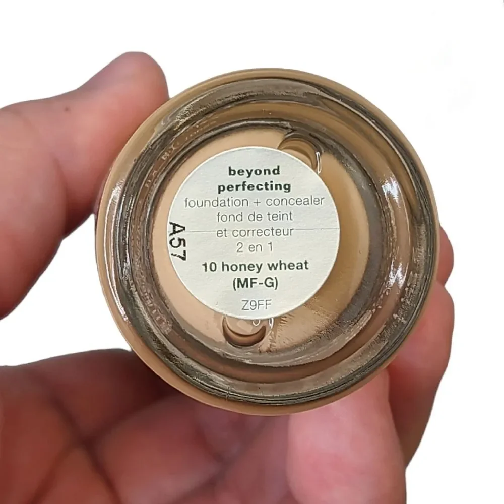 NIB Clinique Beyond Perfecting Foundation + Concealer  10 Honey Wheat (MF-G)